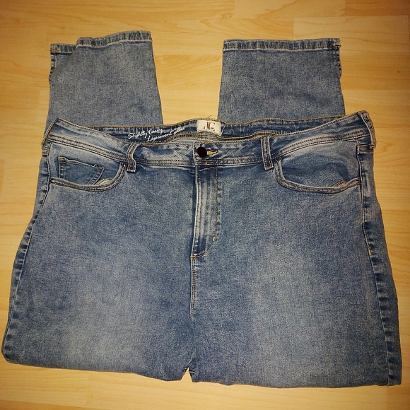 D/C Slightly Curvy Jeans With Slits - Picture 2 of 12